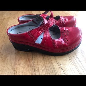 Red Klogs clogs